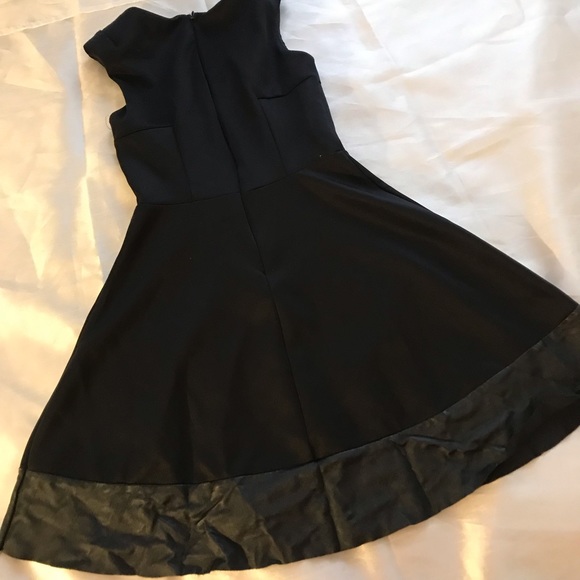 Dress - Picture 2 of 8